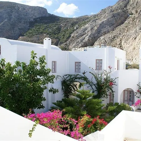 Anabel And Kamari (Santorini)